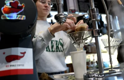 3 Cești de Cafea pe Zi – Secretul Unui Intestin Sănătos și Stare de Spirit Mai Bună