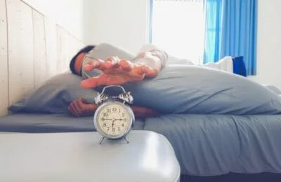 Te trezești obosit la 6 dimineața? Ciclul de 90 minute, secretul somnului