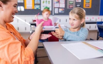 Alegerea dificilă – Școală specială sau de masă pentru copiii cu deficiențe de auz?