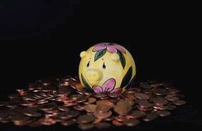 Panică în UK – Limita economiilor cash scade cu 40% din 2027