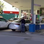 Carburanți mai ieftini? Doar 20 de bani reducere reală la pompă