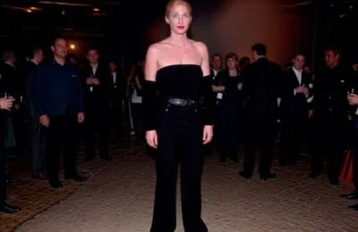 Rujul roșu de 34$ al lui Carolyn Bessette Kennedy revine! Poveste din SoHo