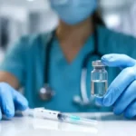 Vaccin combinat gripă-COVID aprobat în UE! Simplifică imunizarea pentru +50 ani
