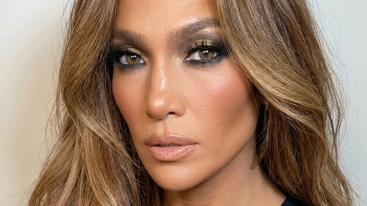 Jennifer Lopez, criticata dur pentru o aparitie la 55 de ani. Ce ascundea zambetul vedetei