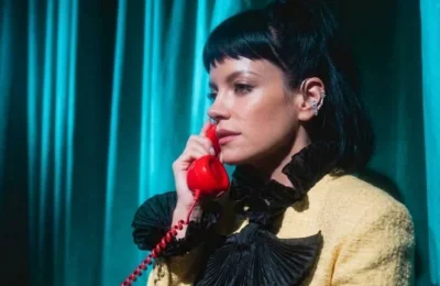 Nimeni nu se astepta la asta. Ce face Lily Allen pe scena timp de 55 de minute