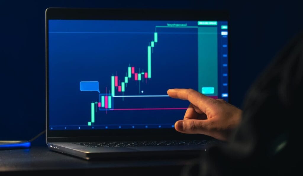 Greșelile financiare care te țin pe loc chiar dacă economisești constant