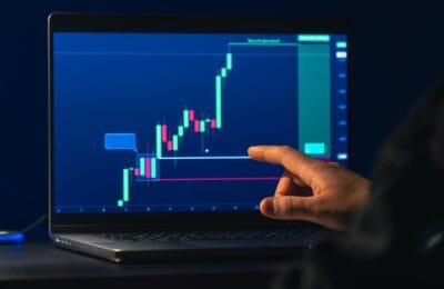 Greșelile financiare care te țin pe loc chiar dacă economisești constant