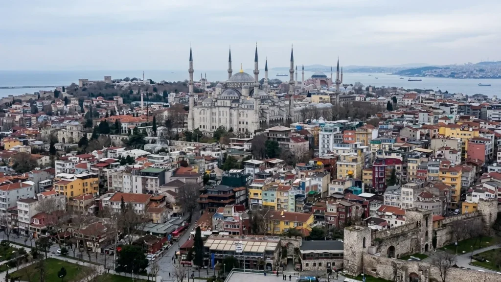 21 de milioane de dolari furati. Ce au facut doi frati in Bucuresti si risca 30 de ani