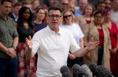 Andy Burnham preia luni funcția de premier britanic, al șaptelea în zece ani