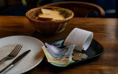 Inflația de 10,9% îi face pe clienți să împartă porțiile și crește nota la restaurant în 2026