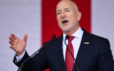 Jeff Bezos analizează o investiție de peste 4 miliarde de lire la Liverpool