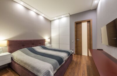 Dormitor mic, mobilier potrivit: cum alegi un set care nu îți înghite spațiul