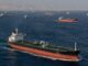 Traficul prin Strâmtoarea Hormuz a scăzut la jumătate după atacurile dintre SUA și Iran