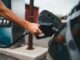 Amenzi de la 100.000 de lei pentru benzinăriile care scumpesc carburanții după ora 12:00