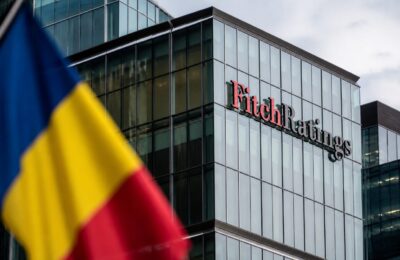 Fitch a menținut ratingul României la BBB minus și a amânat riscul de junk