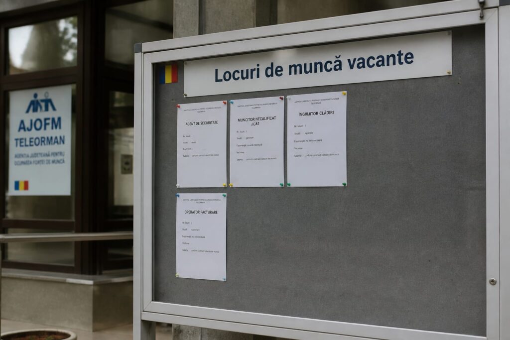 România înregistrează cel mai mic număr de posturi vacante din ultimii zece ani