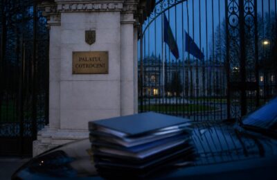 România riscă pierderea a 770 de milioane de euro din PNRR din cauza legii salarizării