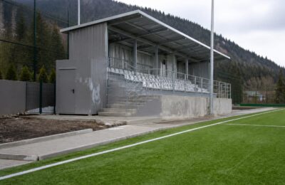 Tanczos Barna a criticat renovarea unei baze de fotbal a Armatei din Predeal
