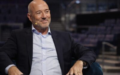 Un pachet de 38% din acțiunile clubului Liverpool a fost vândut unui consorțiu care îl include pe Jeff Bezos