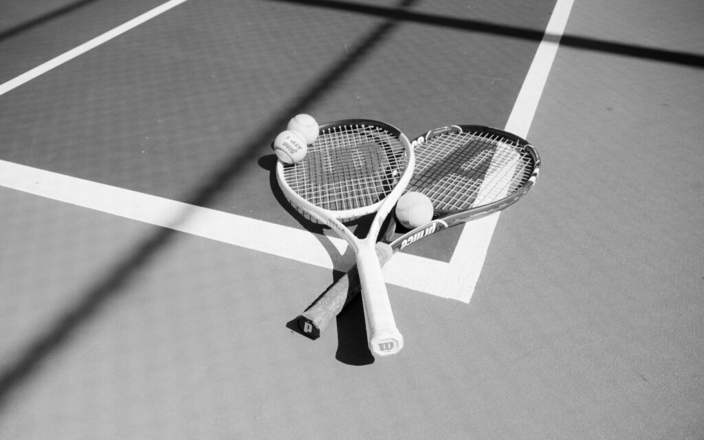Rachete și mingi de tenis