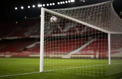 Raphinha a marcat cu dreptul, stângul și capul la Sevilla. Barcelona rămâne lider