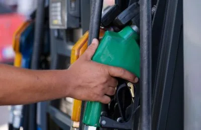 Motorina are o reducere fiscală de 0,70107 lei pe litru. Cum se deosebește de ieftinirea la benzinărie