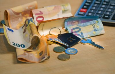 Chiriașul stabilește cine plătește impozitul de 8% din chirie. Ce obligații rămân în sarcina proprietarului
