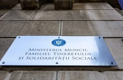 Salariații plătiți cu minimul brut au 200 lei netaxabili doar dacă îndeplinesc condițiile. Ce se verifică